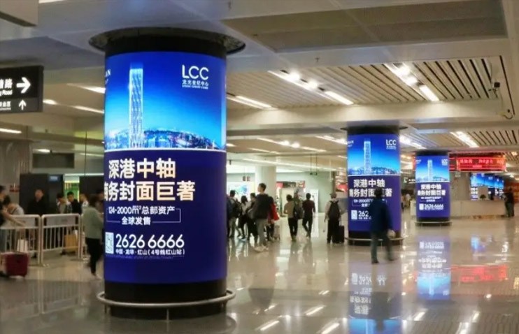 杭州东站地下广场圆形广告柱
